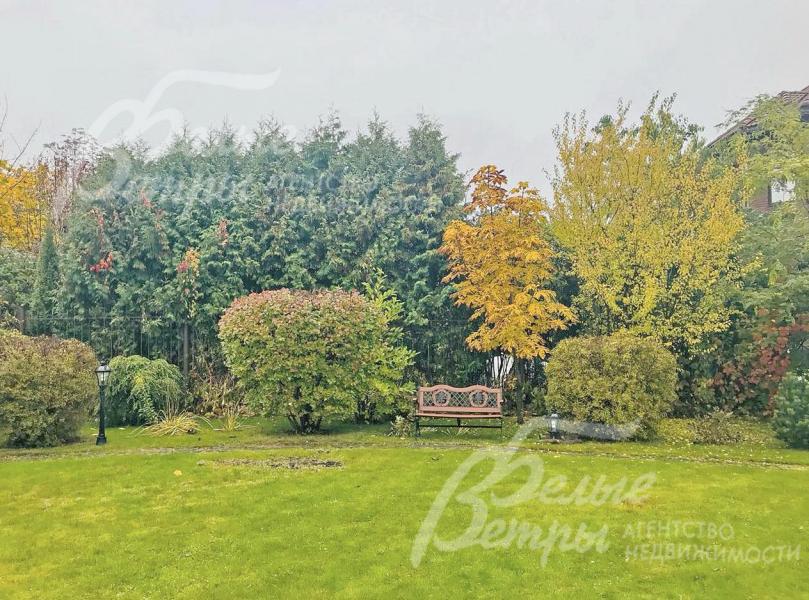 Ухоженный участок с ландшафтом