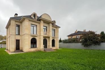 Дом, Дубки СНТ (Газопровод), 330&nbsp;кв.м