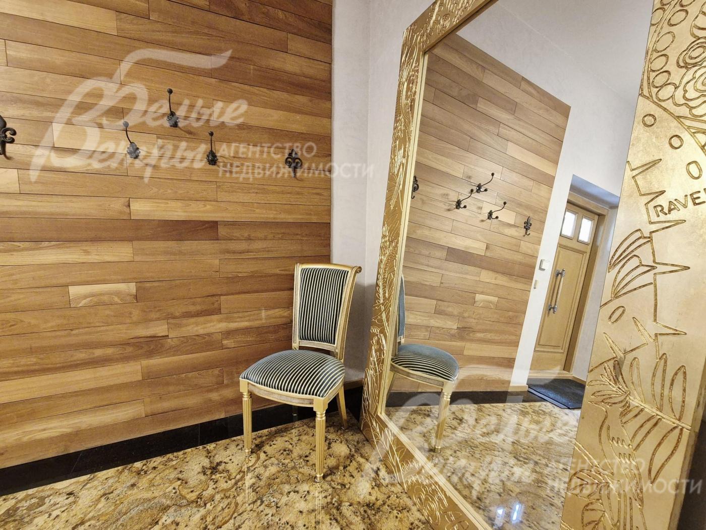 Декоративное панно из махагона.