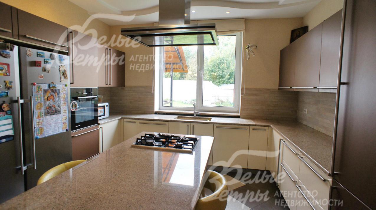 Кухонный гарнитур Nolte, столешница и остров - гранитная