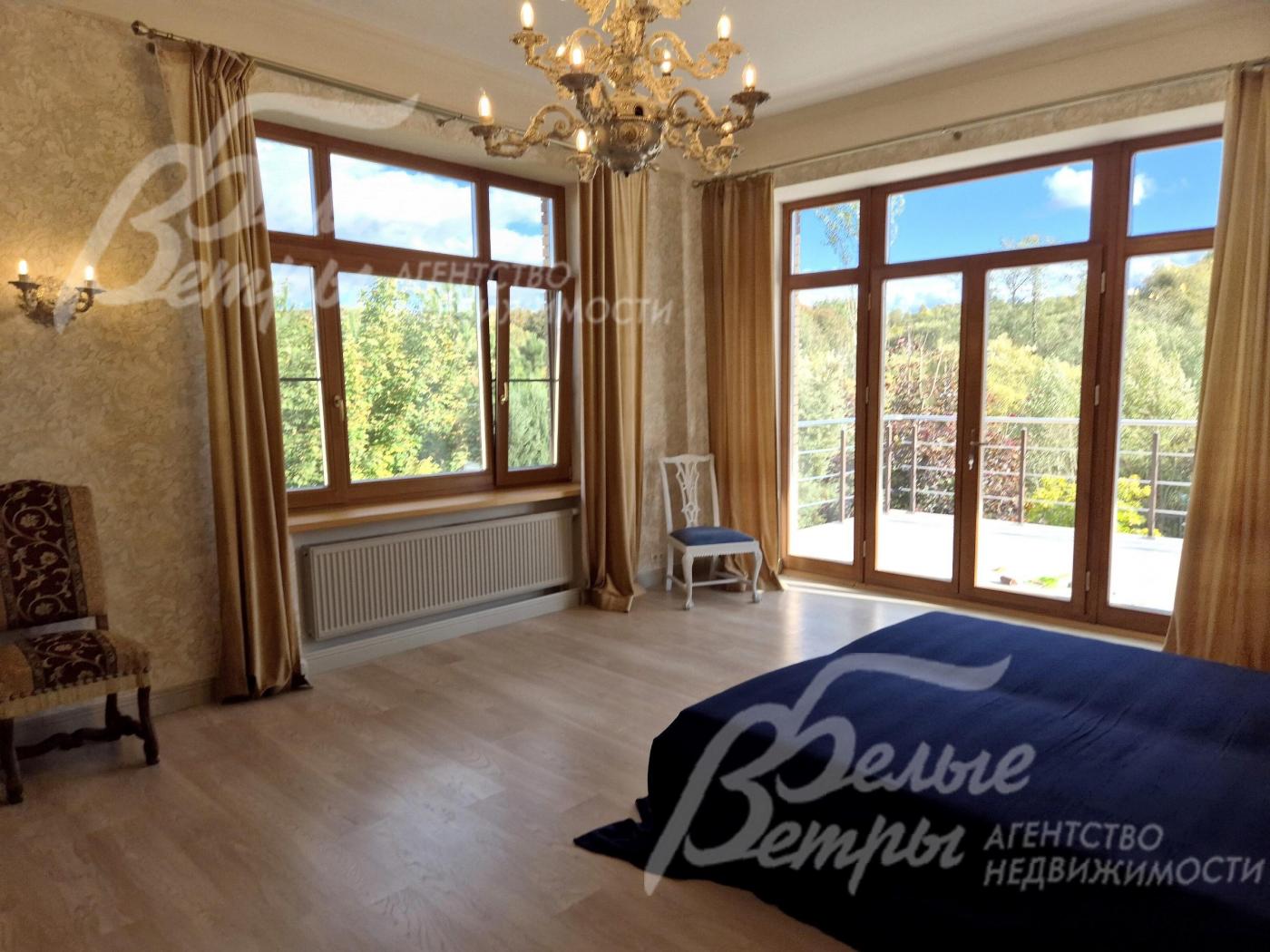 Выход на террасу в мастер-спальне.