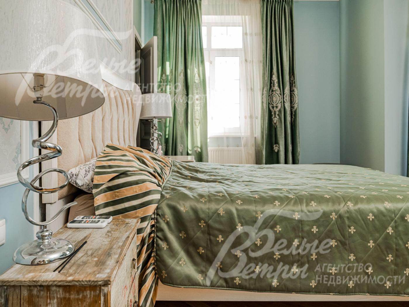 Спальня 20.6 кв.м c балконом и своим санузлом