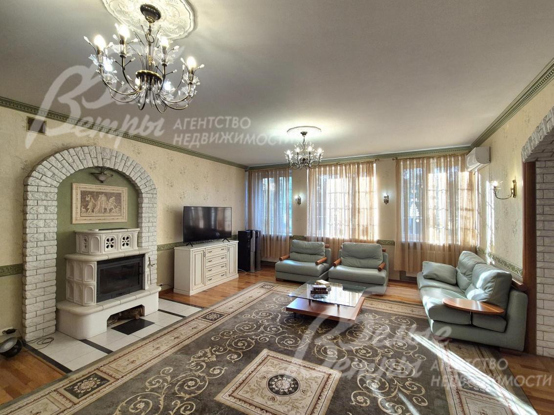 Гостиная с дровяным камином