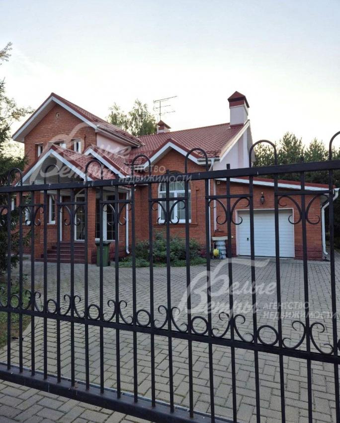 Парковочная площадка перед домом