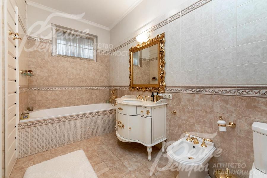 Ванная комната в мастер-спальне