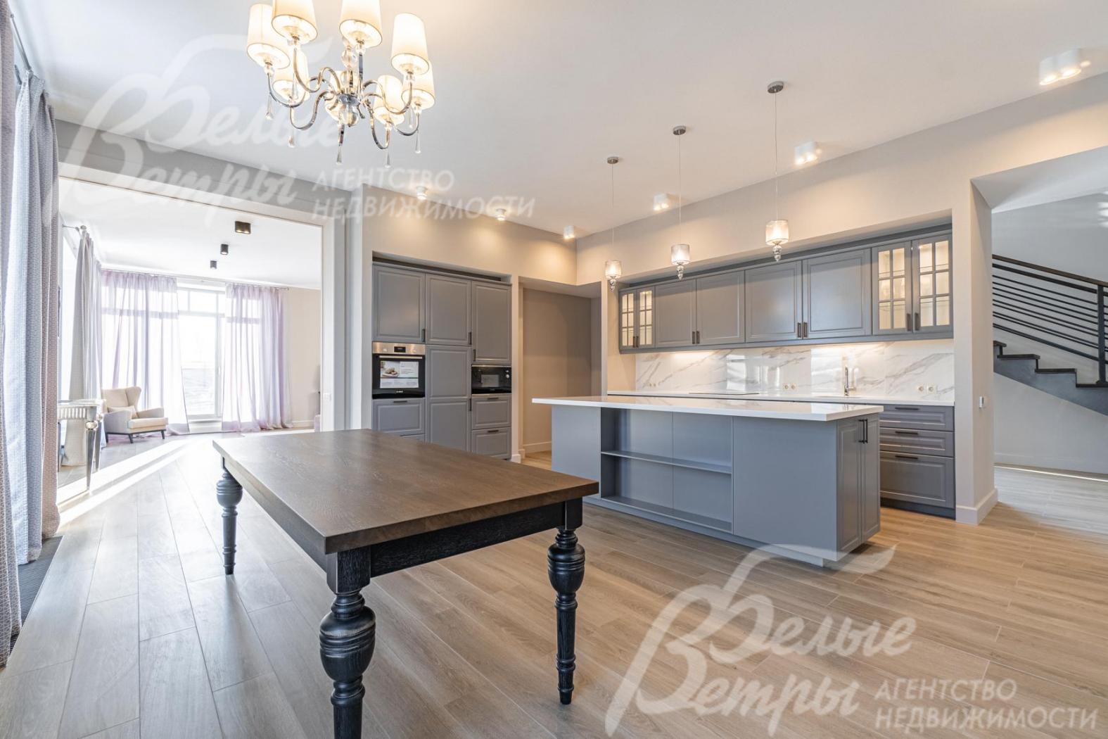 Столовая зона на 8 персон