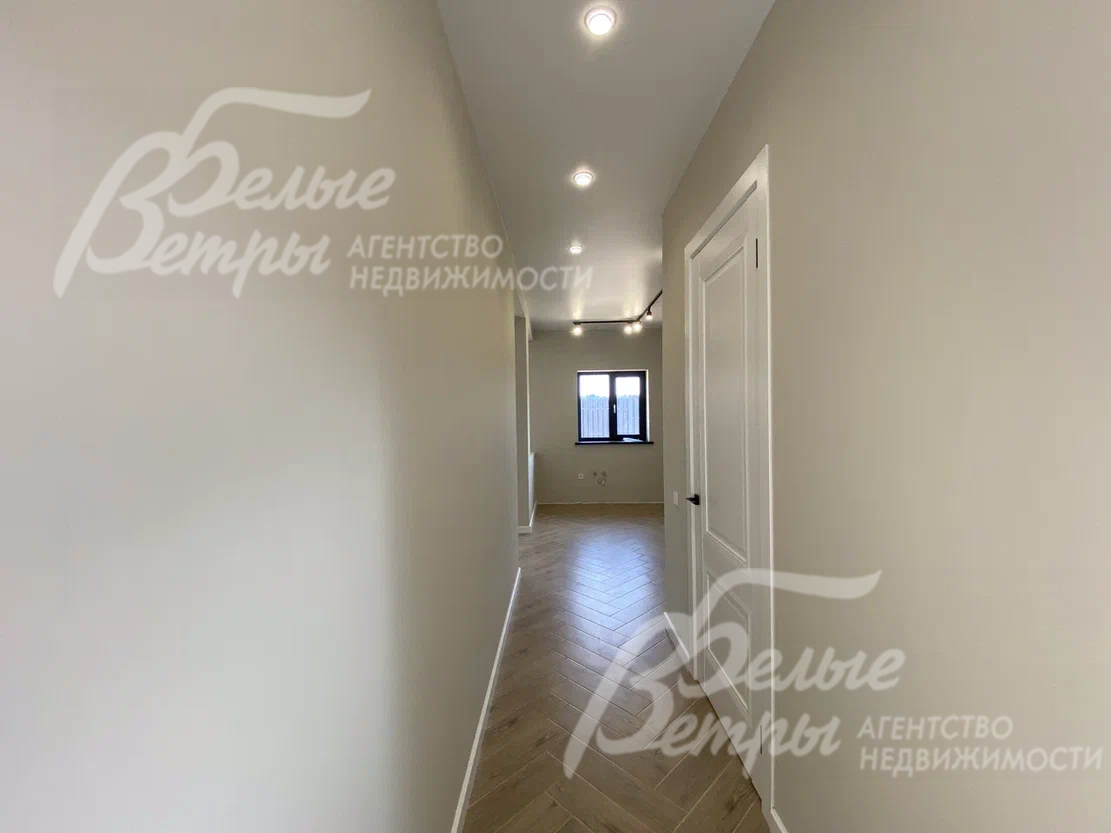 Выполнена классическая отделка под ключ в светлых тонах