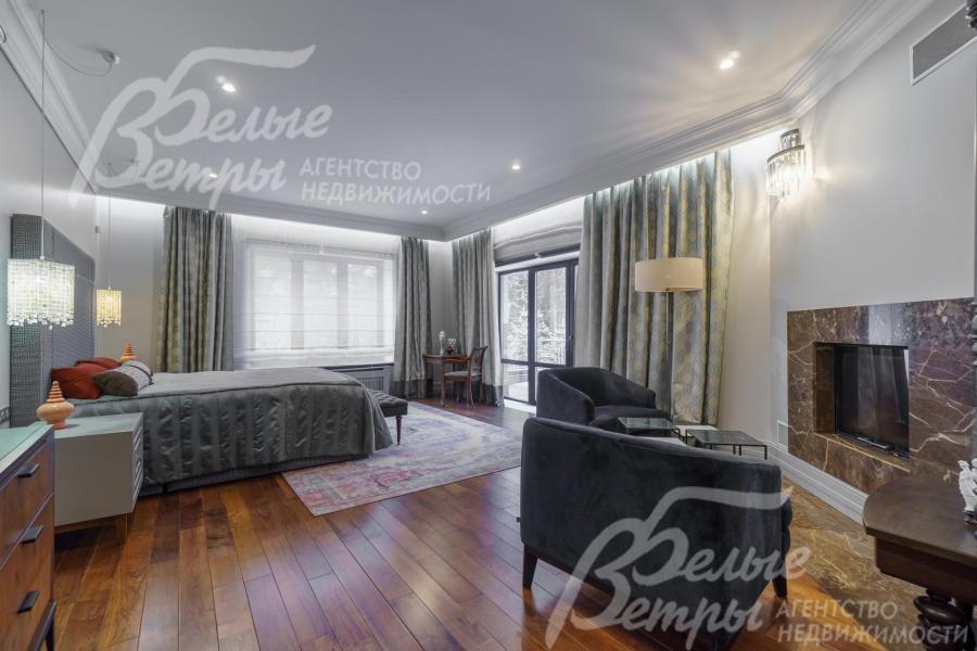 Главная мастер-спальня 35.6 кв.м со своими камином, гардеробной, санузлом и балконом