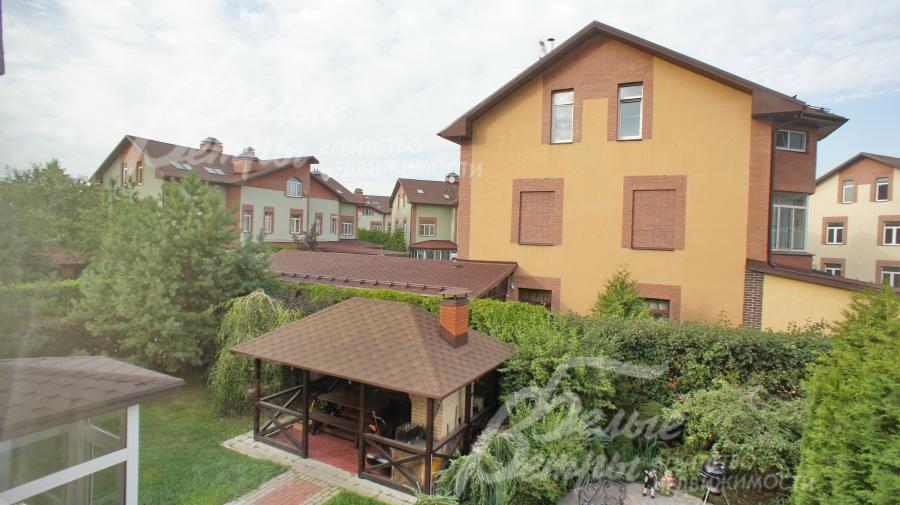 Вид со второго этажа на поселок