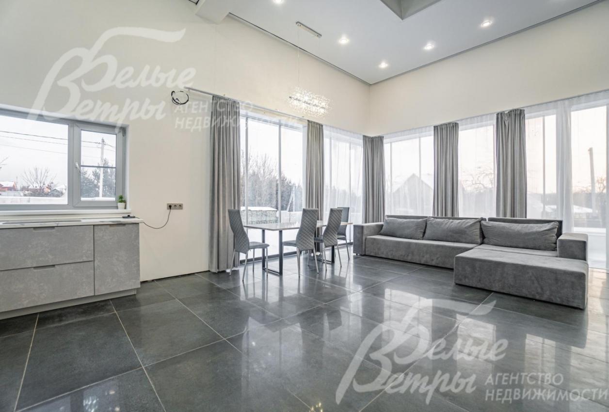 Потолки натяжные со встроенным светом. 