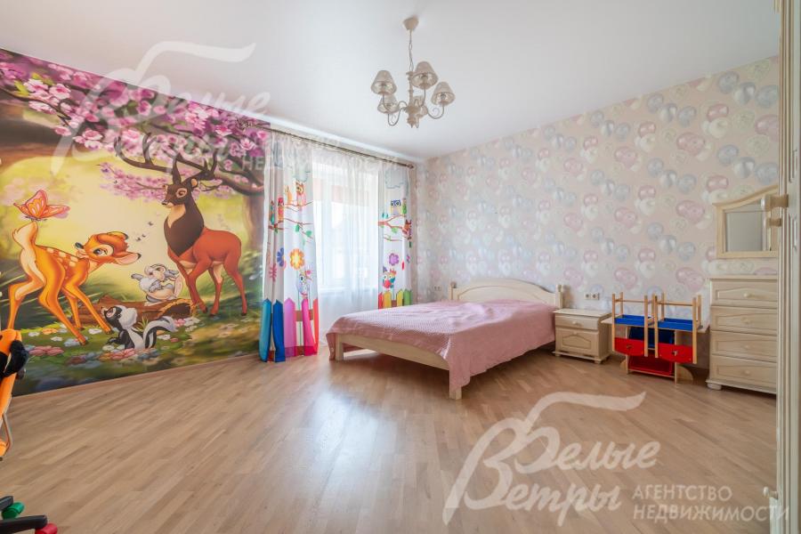 Спальня полностью меблирована, адаптирована под детскую комнату