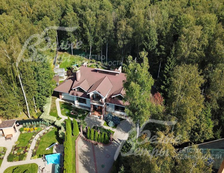 Участок граничит с лесным массивом