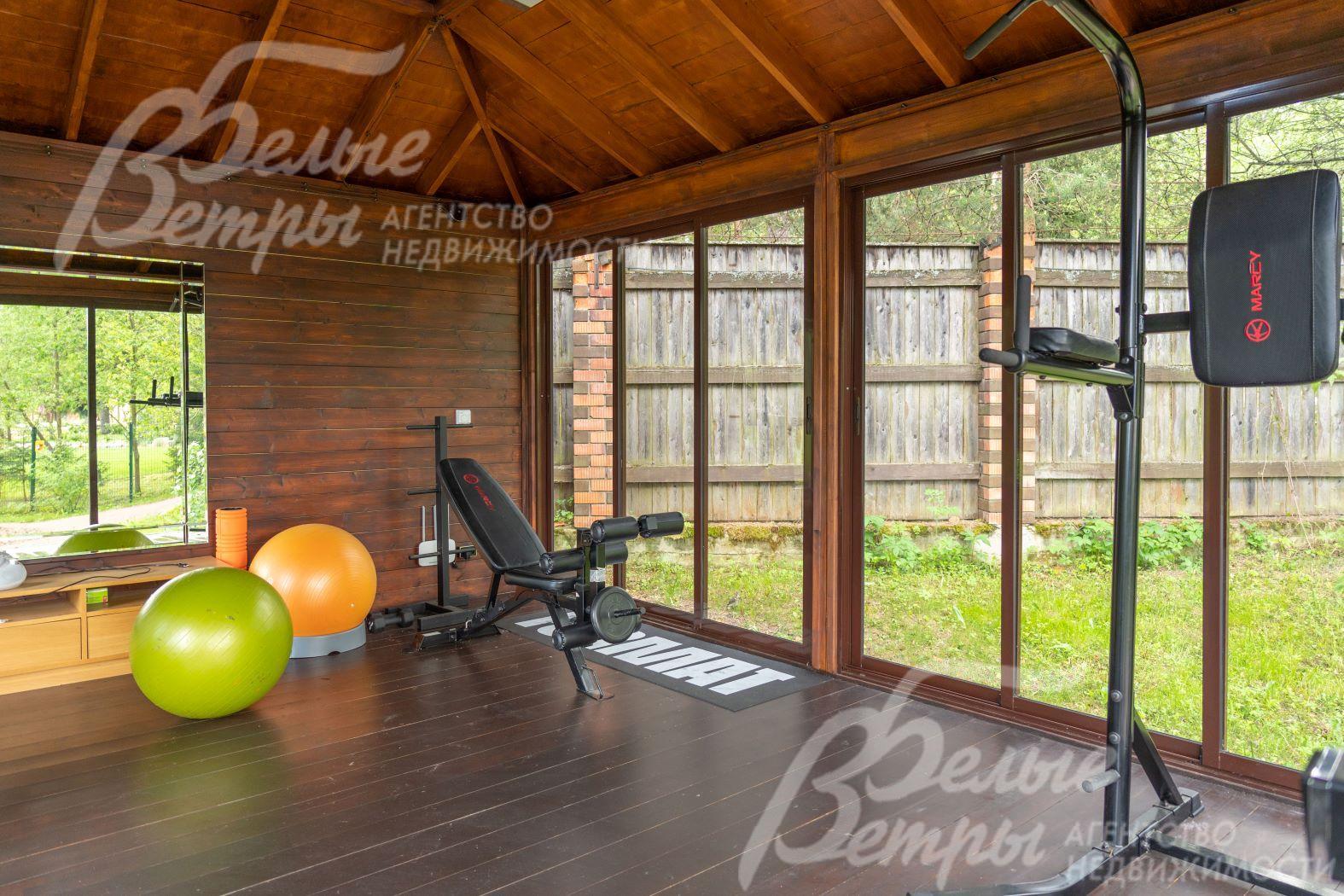 Оборудованный павильон для занятий йогой