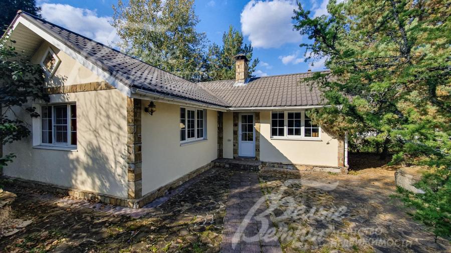 Отдельностоящая баня с бассейном