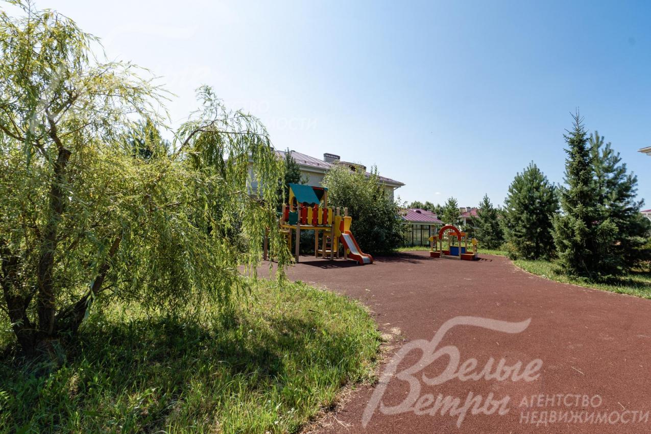 Детская площадка в поселке Николинские ключи Резиденция