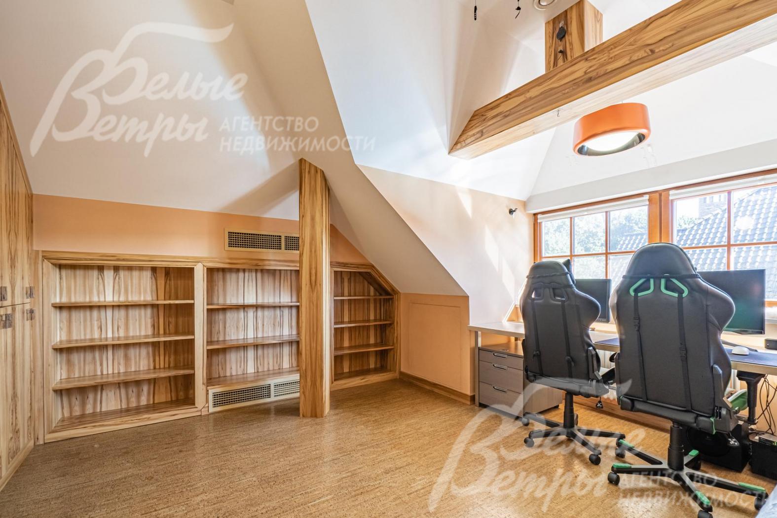 Спальня 21 кв.м на мансардном этаже 