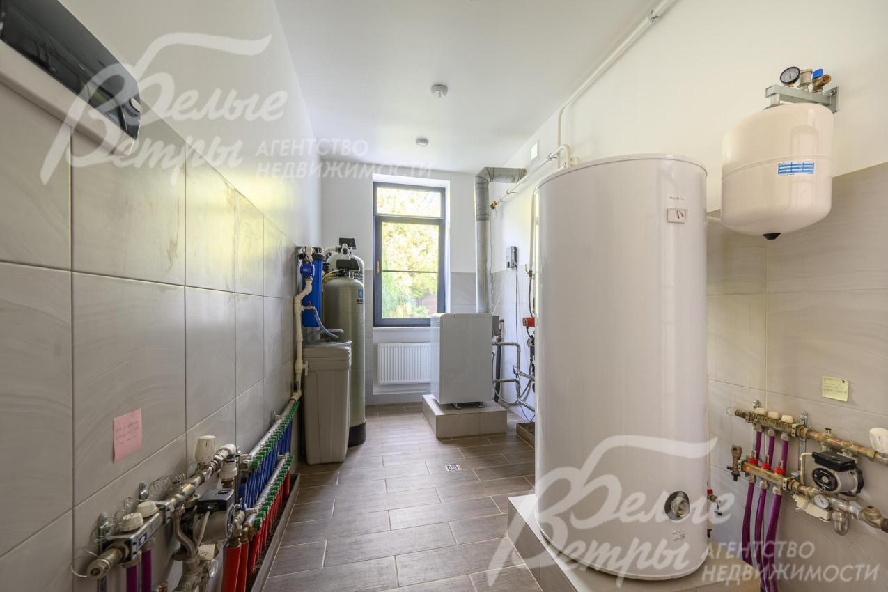 В котельной установлены газовый котёл Protherm мощностью 39 кВт, бойлер AQUASTIC на 300 л