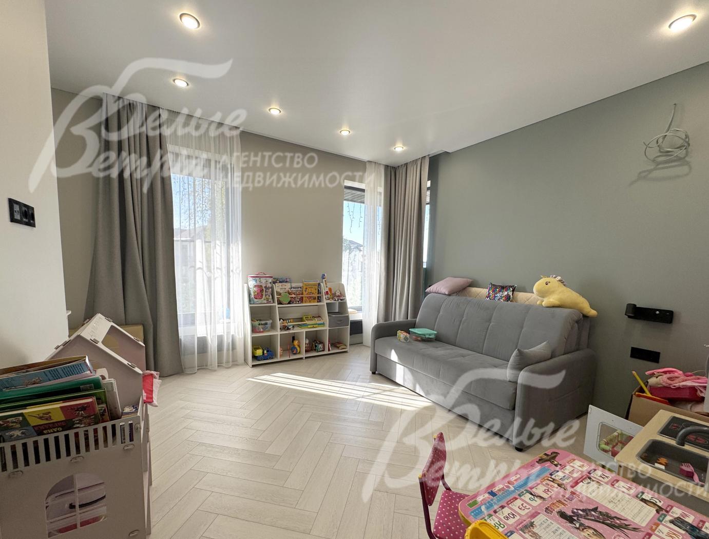 Одна из жилых комнат на 2-м этаже оборудована как детская игровая: можно сделать спальню или кабинет