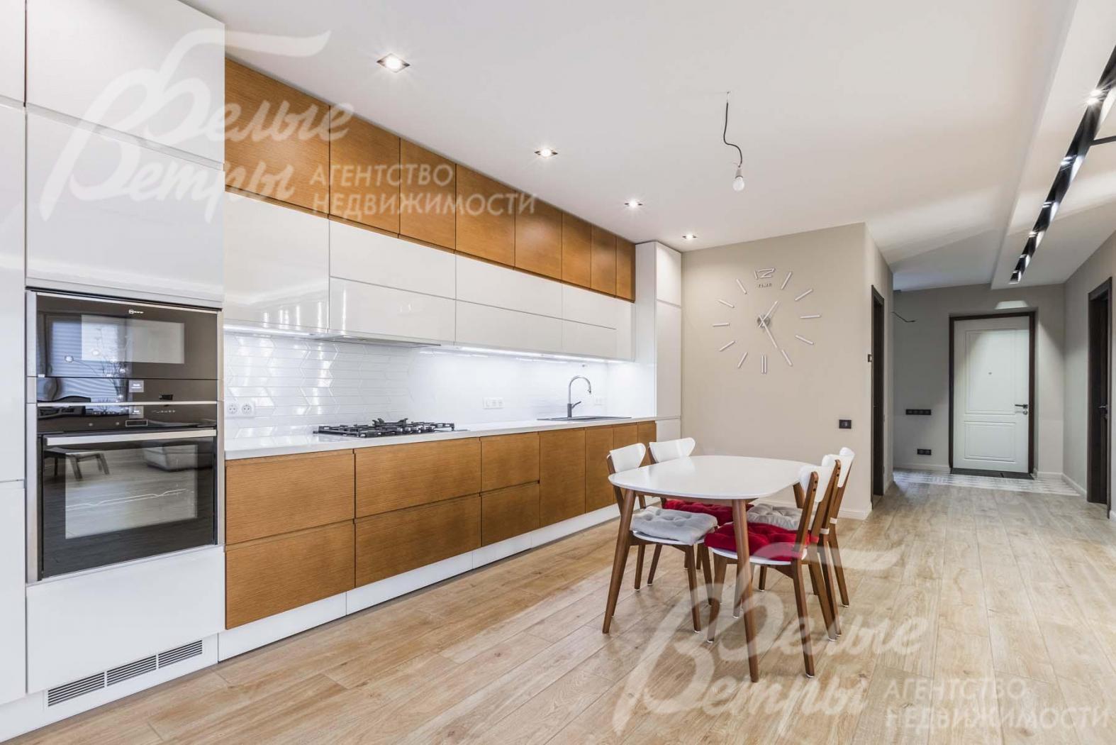 На полу итальянская плитка