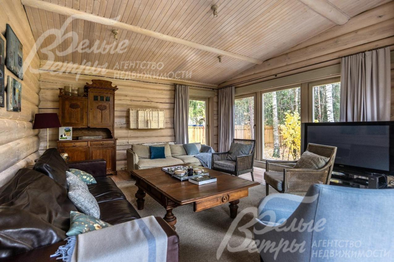 Гостиная с выходом на участок