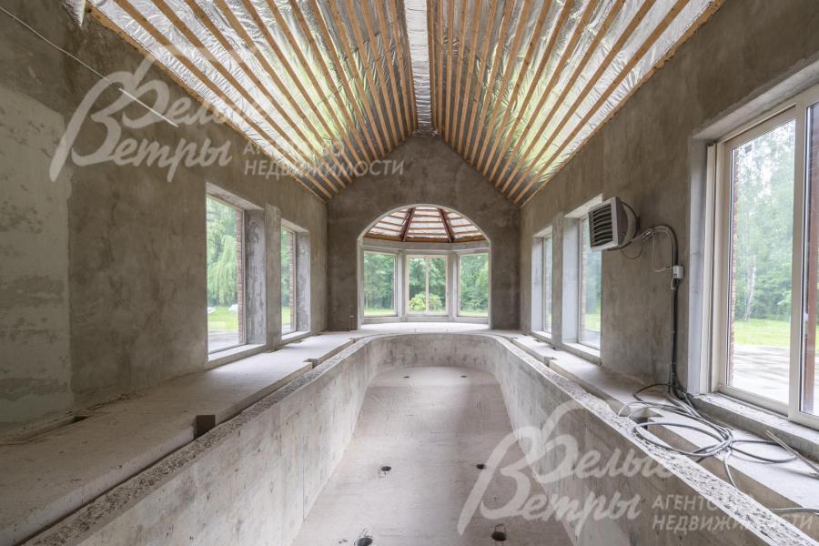 В зоне бассейна - второй свет, окна - раздвижные