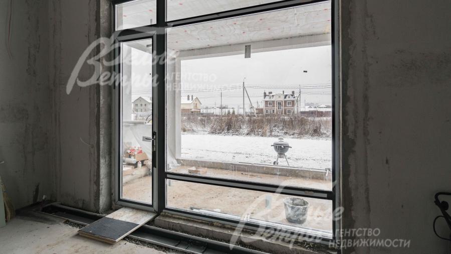 Выход на террасу первого этажа