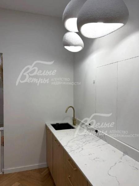 Столешница на кухне - искусственный камень