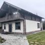 Участок стоит у леса в приватной части дачной застройки, рядом - каскад озёр