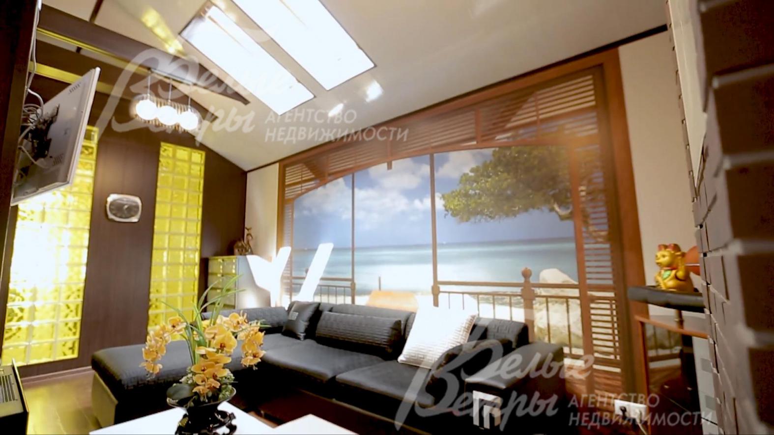 На 3-ем этаже отдельная квартира-студия со спальней, кухней, санузлом и гардеробной