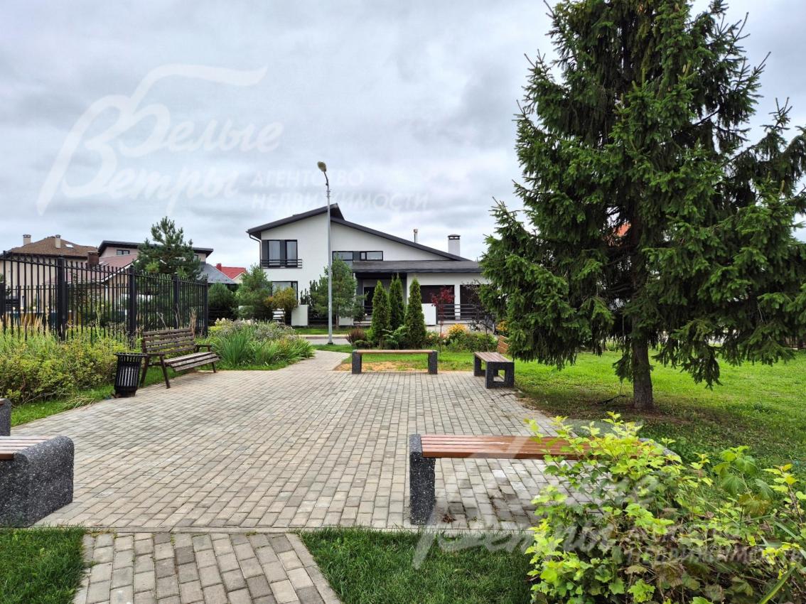 Зона отдыха в поселке.