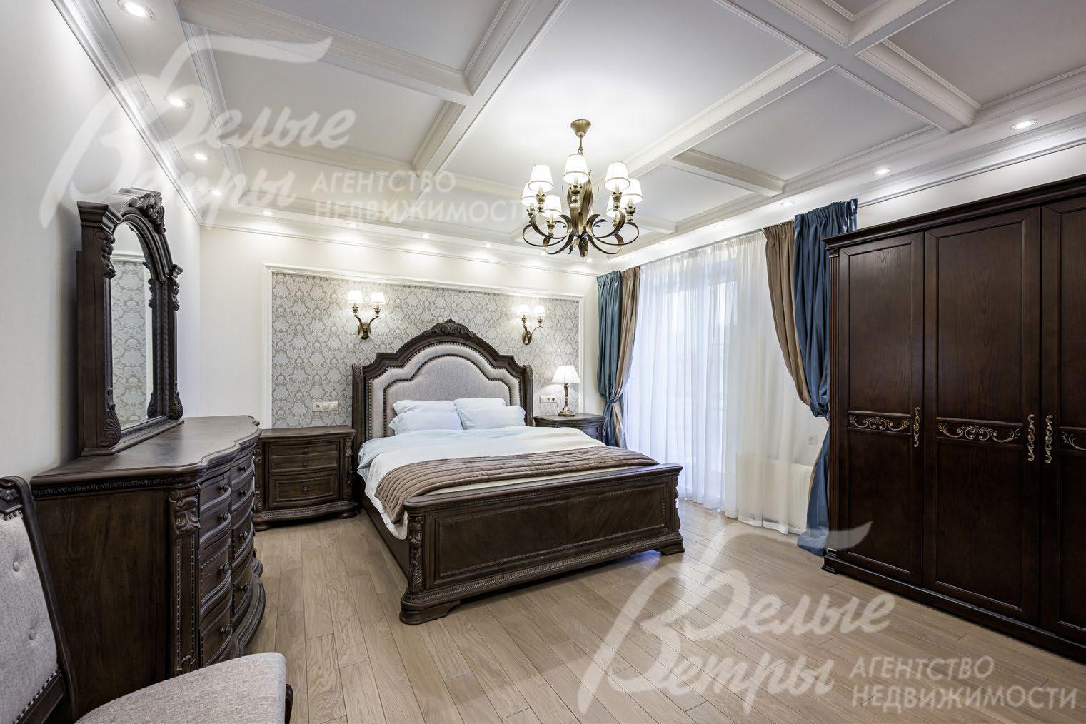 В доме 4 спальни со своими санузлами