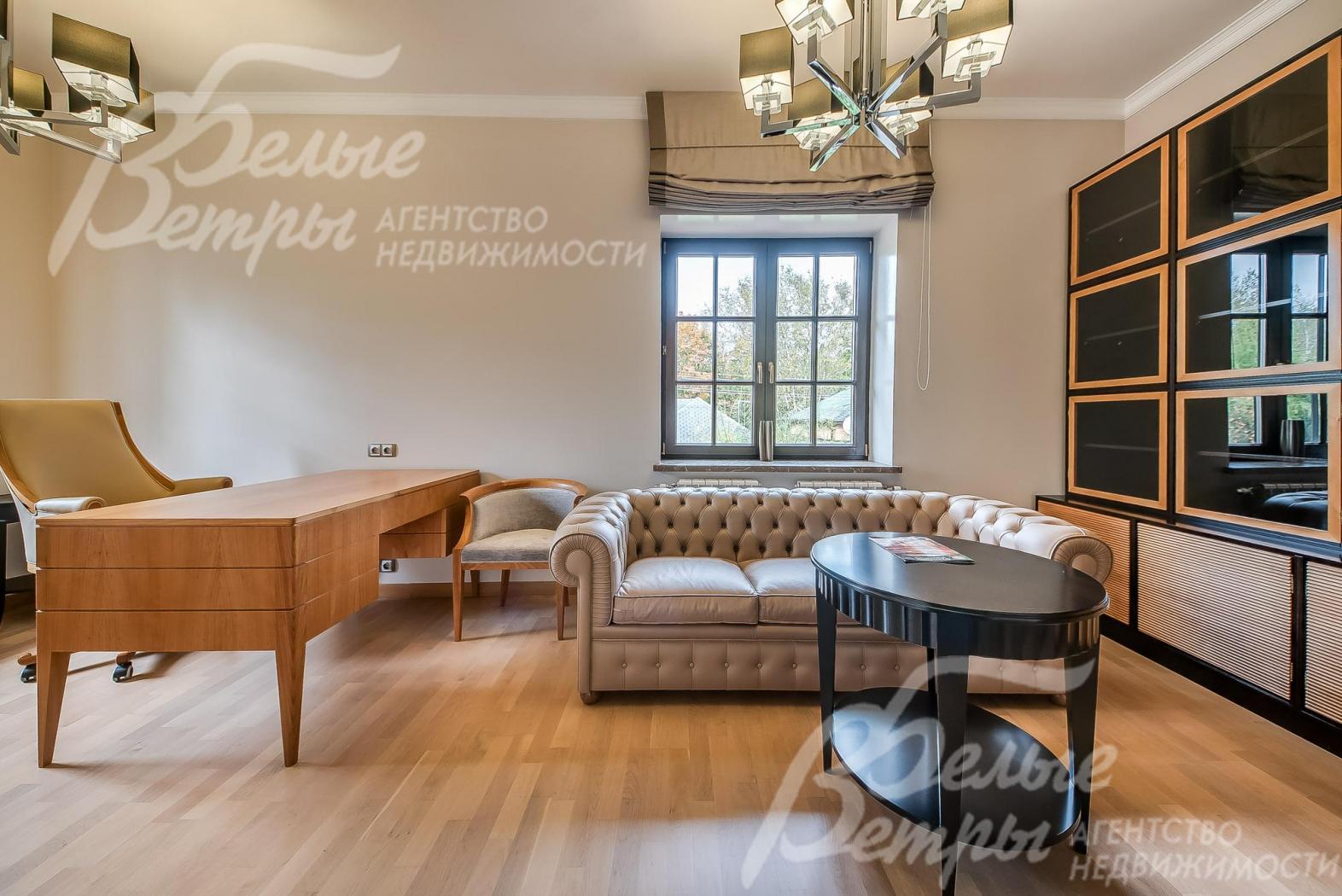 Кабинет на втором этаже