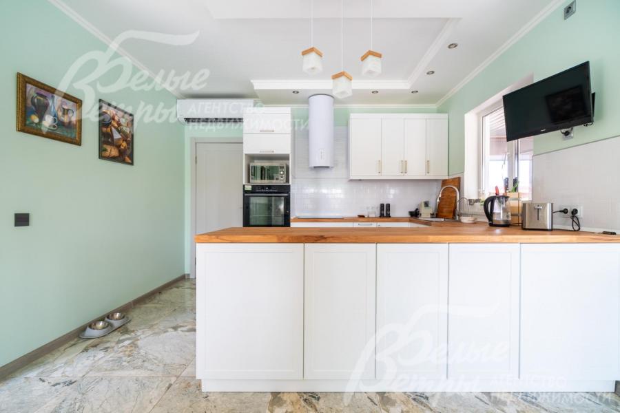 Кухонный гарнитур - с закрытой стойкой, оснащённой ящиками для хранения