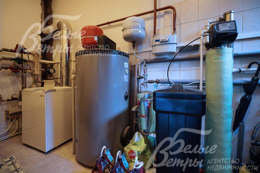 Котельная оборудована напольным газовым котлом Протерм (Чехия) на 43 кВт и бойлерами косвенного нагрева Протерм на 300 литров