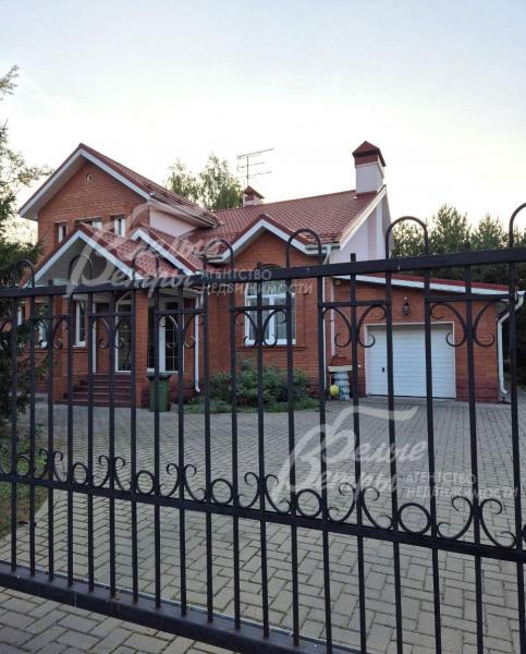 Парковочная площадка перед домом