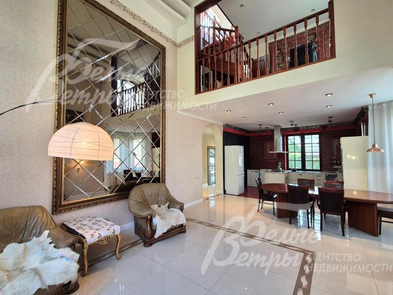 Гостиная со вторым светом