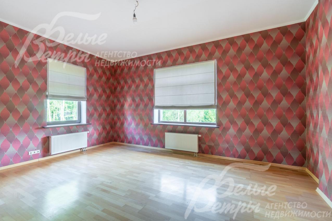 Спальня на втором этаже (на полу - паркетная доска)