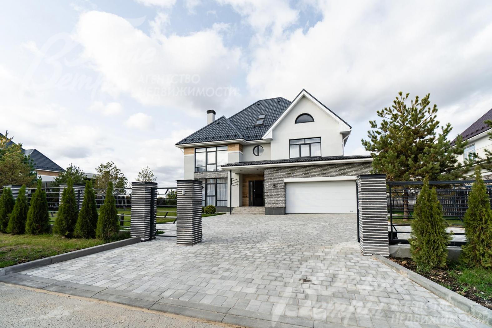 Большое парковочное место под 6 авто