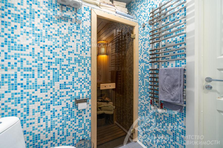 Вход в сауну из санузла на первом этаже