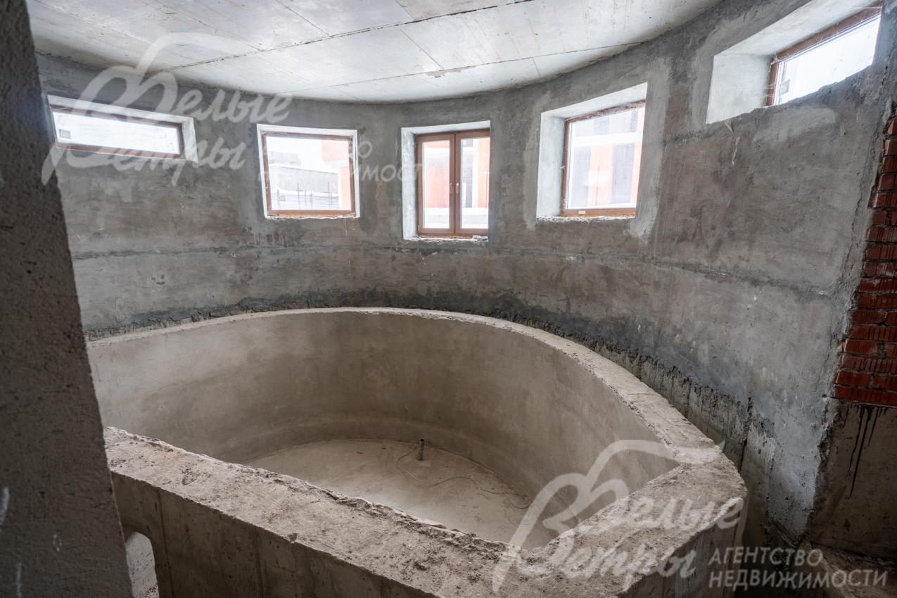 На цокольном этаже запланирована спа-зона, включающая бассейн, сауну и хамам