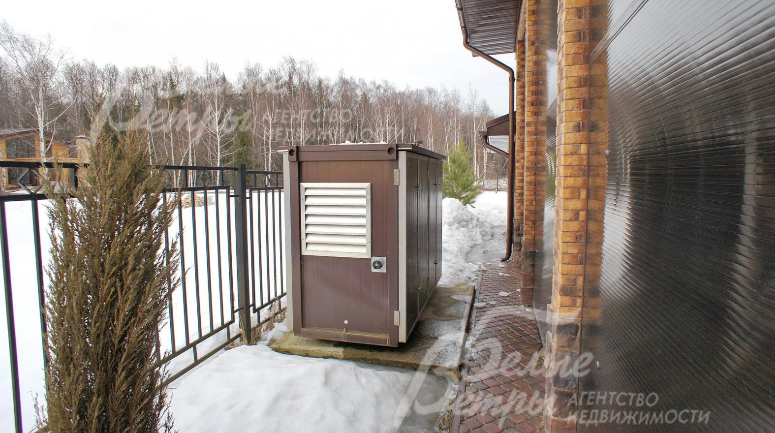 Дизельный генератор на 15 кВт с авто запуском + система резервных аккумуляторов позволяет абсолютно не ощущать отключение электричества. И в автономном режиме жить до недели.