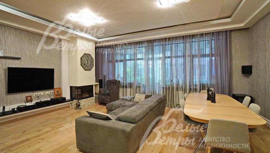 гостиная с камином 33 кв.м