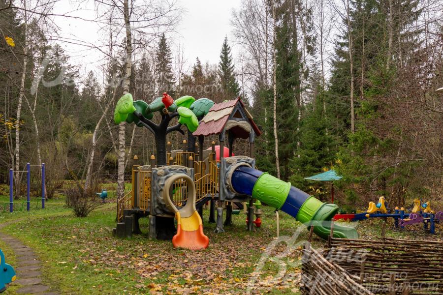 Детский городок - с современными игровыми модулями и пространством для активных игр
