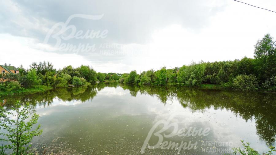 Озеро в поселке Светлая поляна