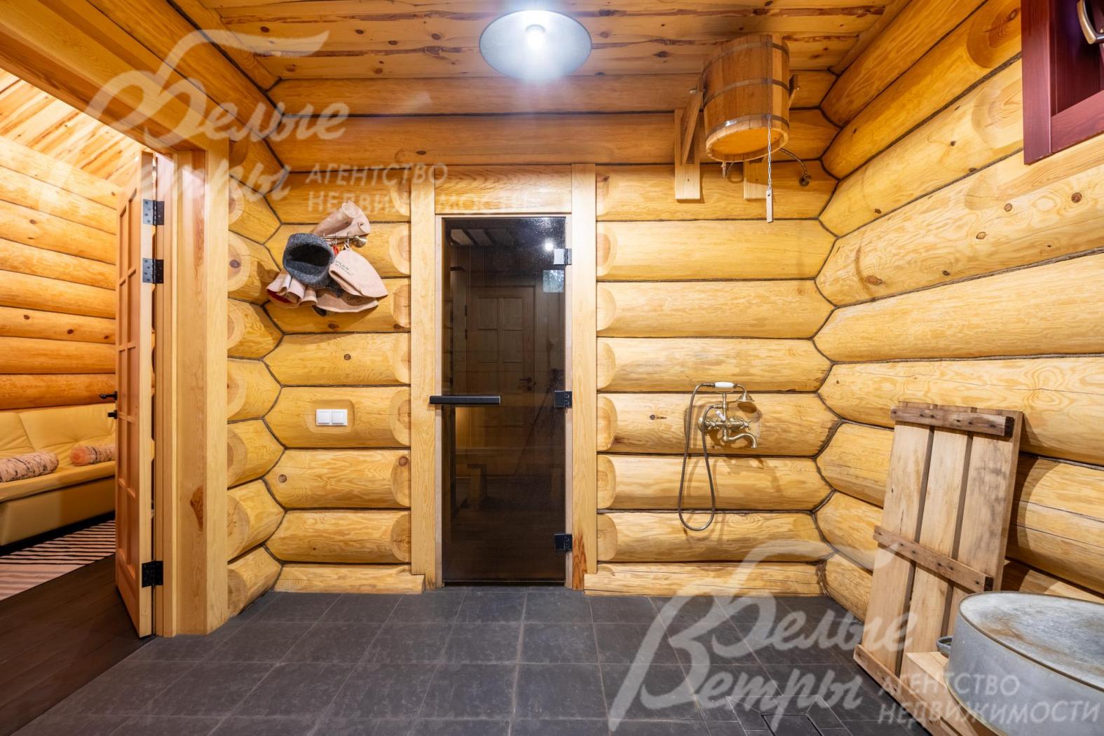 Отделка и мебель в бане соответствует стандартам главного дома