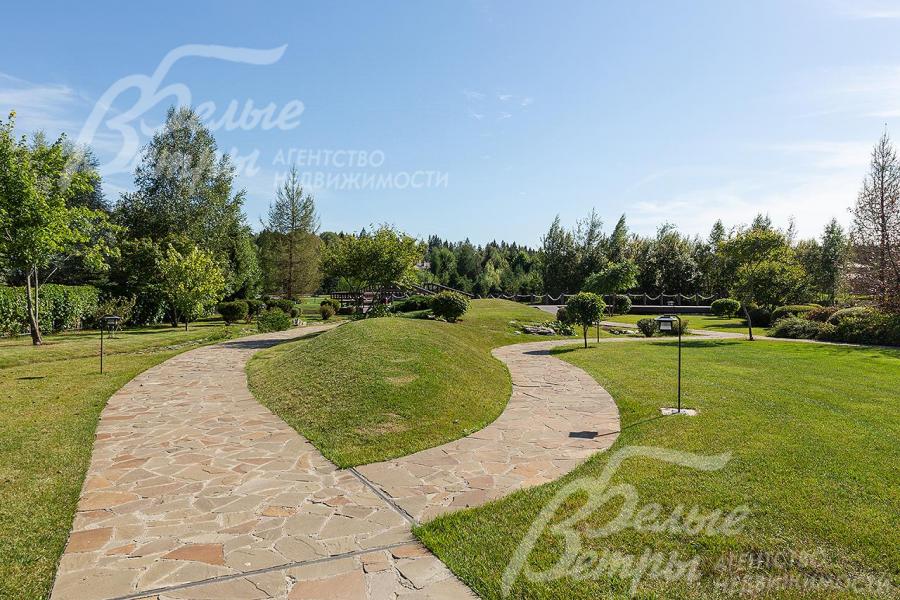 Проложены прогулочные дорожки, организовано освещение