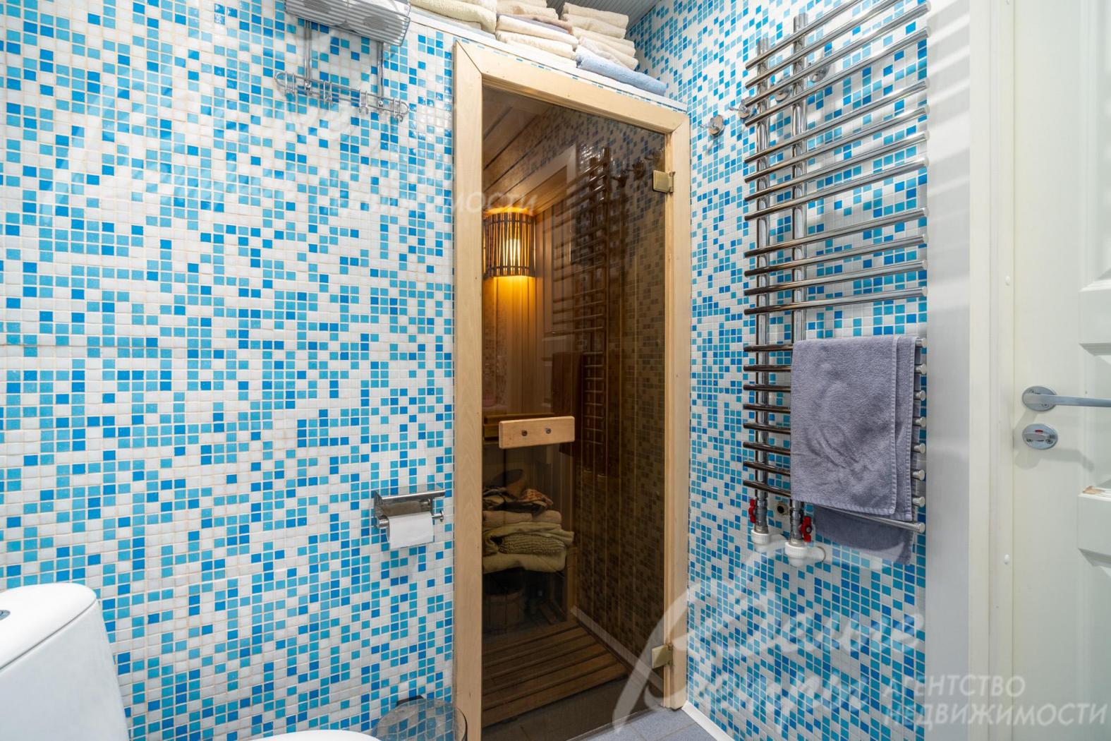 Вход в сауну из санузла на первом этаже