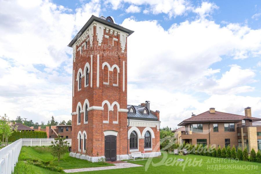 Водонапорная башня - старинное сооружение