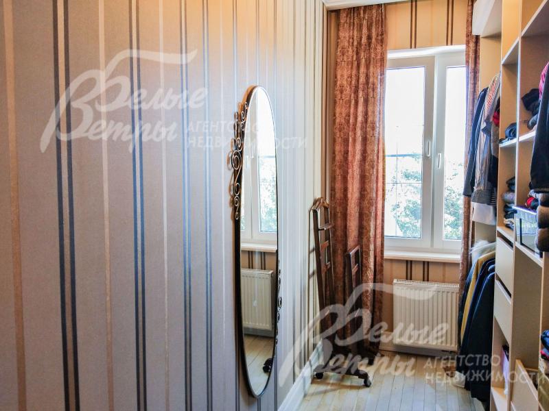 Гардеробная в мастер-спальне 7 кв.м