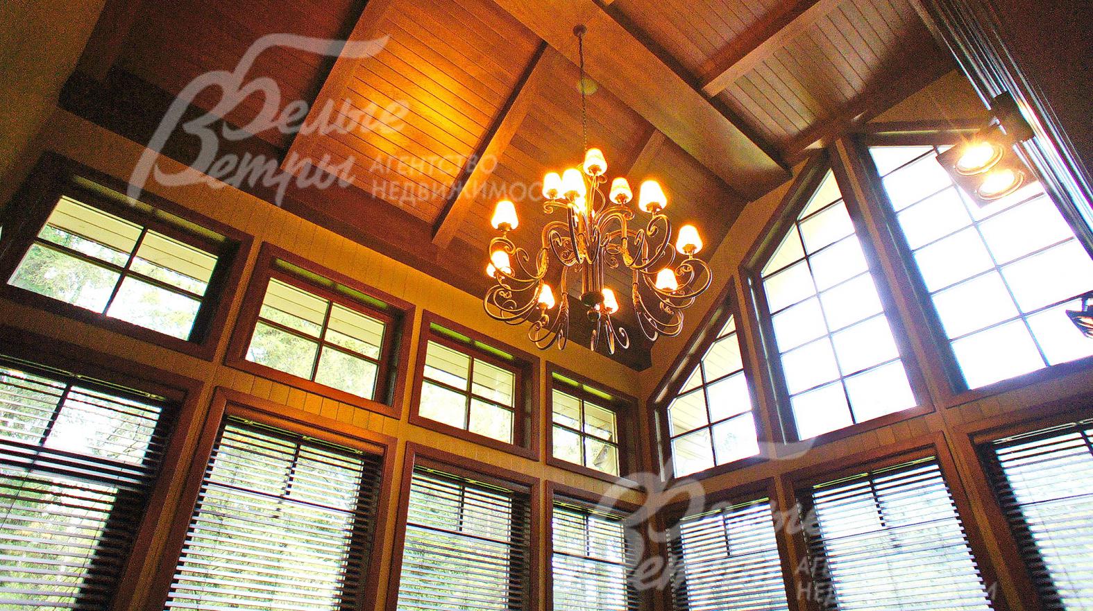 Светодизайн "Dream Light" : светильник встраиваемый в с/у производство Германия, светильник в гостиной - мягкая зона производство Бельгия. На 2 этаже светильник производство Испания